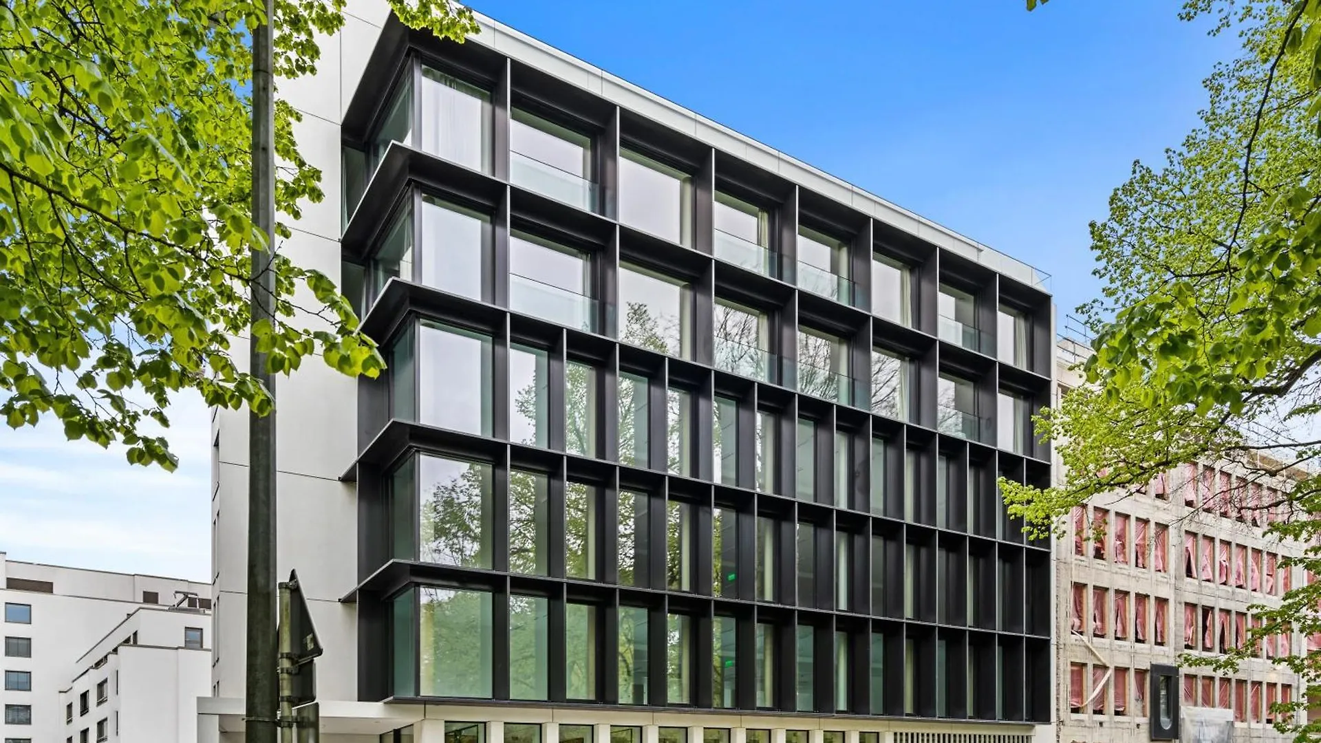 Luxury Downtown Apartment With Modern Amenities Luxembourg