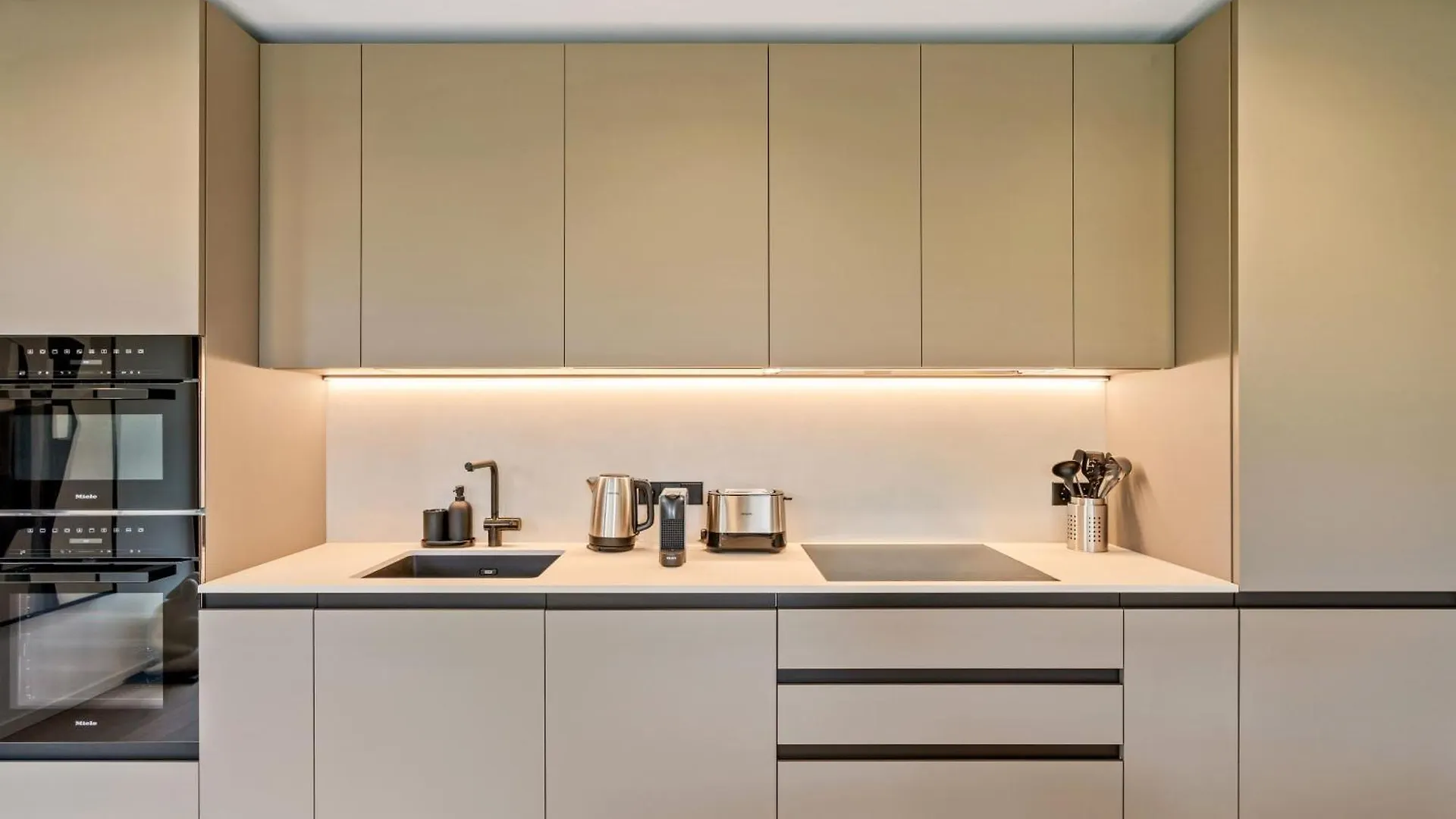 Luxury Downtown Apartment With Modern Amenities 룩셈부르크