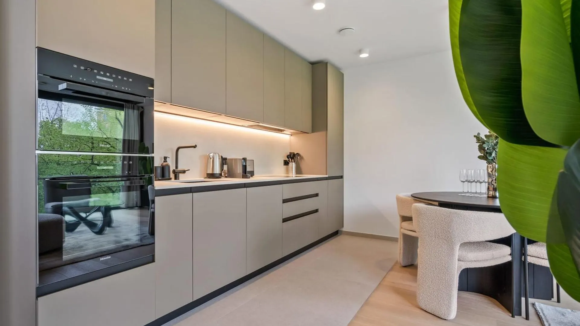 Luxury Downtown Apartment With Modern Amenities 룩셈부르크