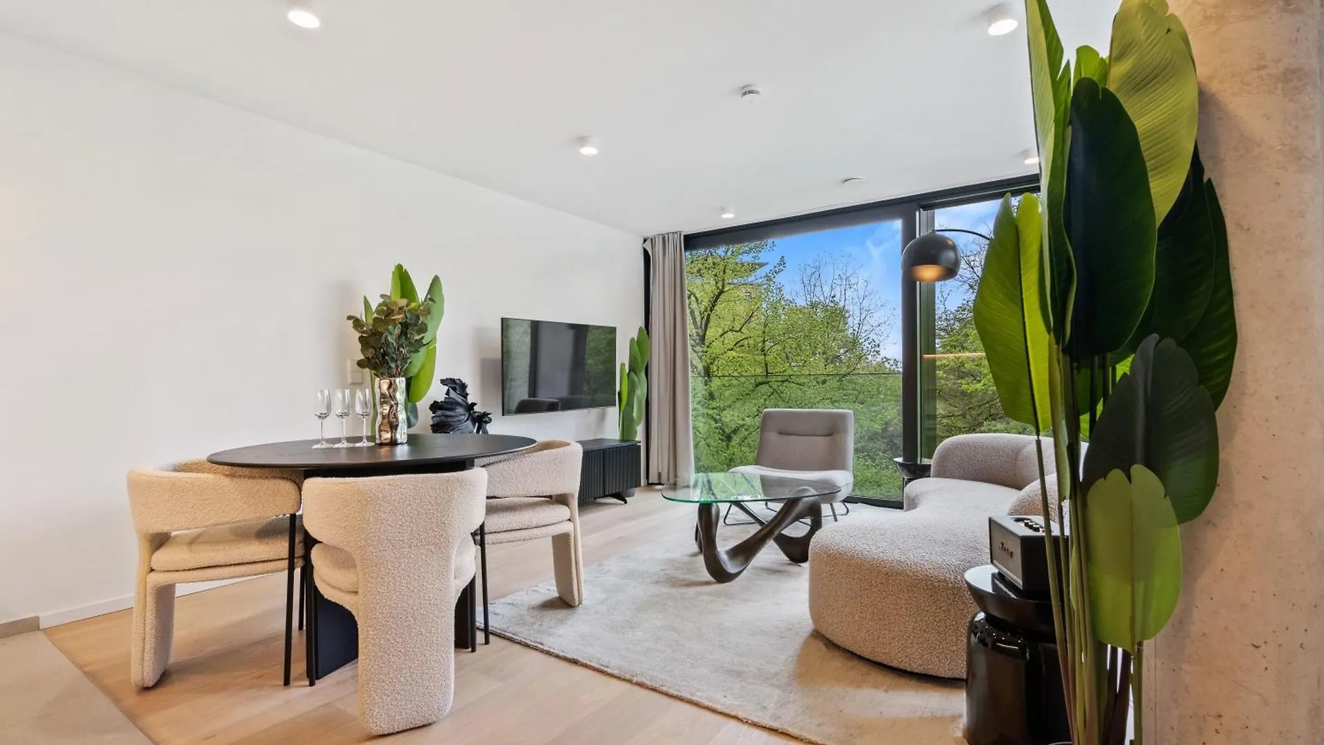 Luxury Downtown Apartment With Modern Amenities 룩셈부르크